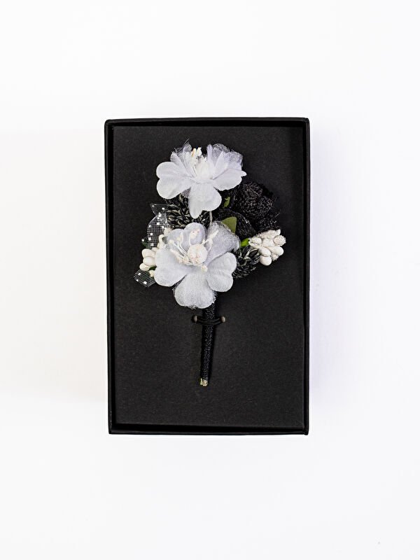 Erkek Siyah - Beyaz Yaka Çiçeği