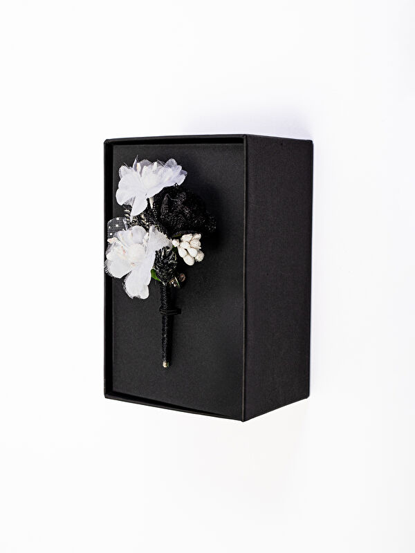 Erkek Siyah - Beyaz Yaka Çiçeği