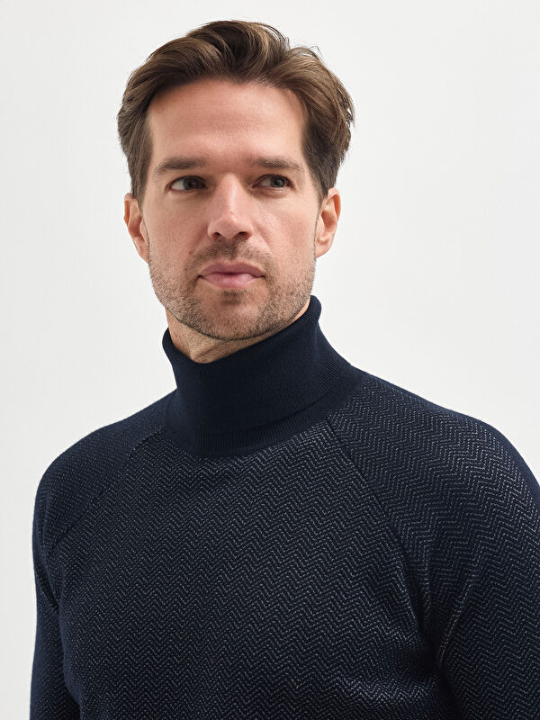 Erkek Lacivert Yün Karışımlı Boğazlı Yaka Desenli Triko Kazak