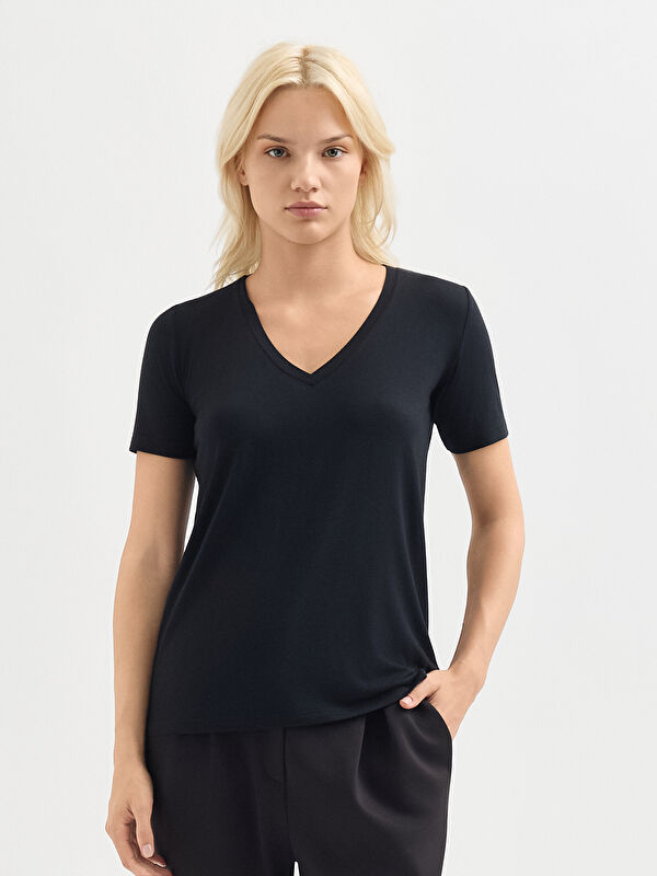 Kadın Siyah Tişört