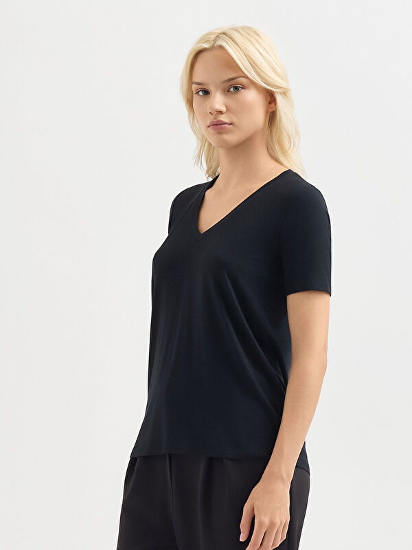 Kadın Siyah Tişört