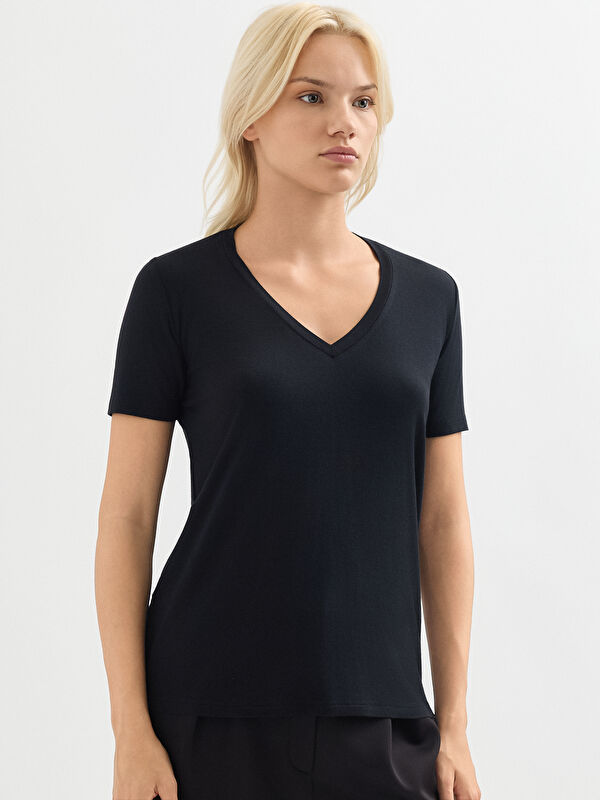 Kadın Siyah Tişört