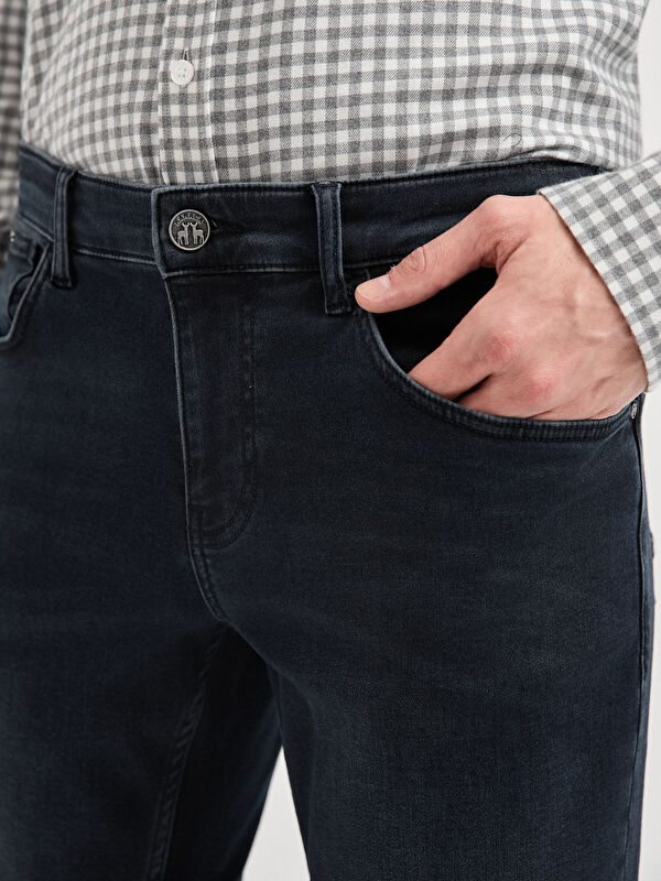 Erkek Koyu Lacivert Slim Fit Pamuk Karışımlı Jean Pantolon
