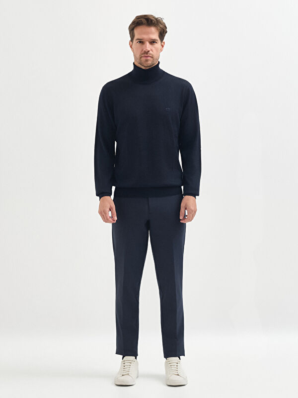 Erkek Lacivert Yün Karışımlı Boğazlı Yaka Triko Kazak