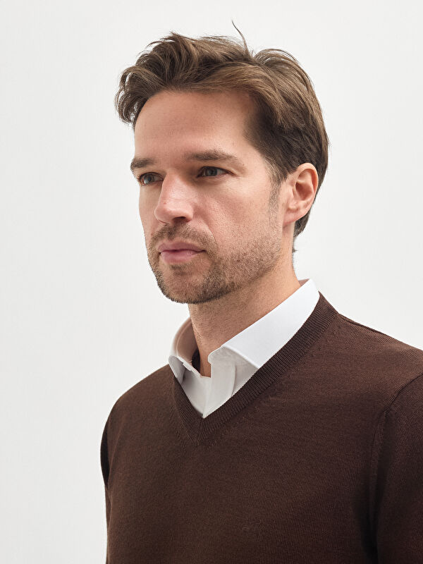 Erkek Kahverengi Yün Karışımlı V Yaka Triko Kazak