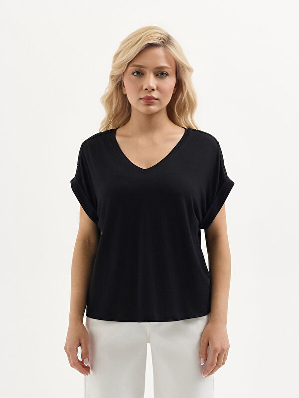 Kadın Siyah Viskon Karışımlı Düğme Detaylı T-Shirt